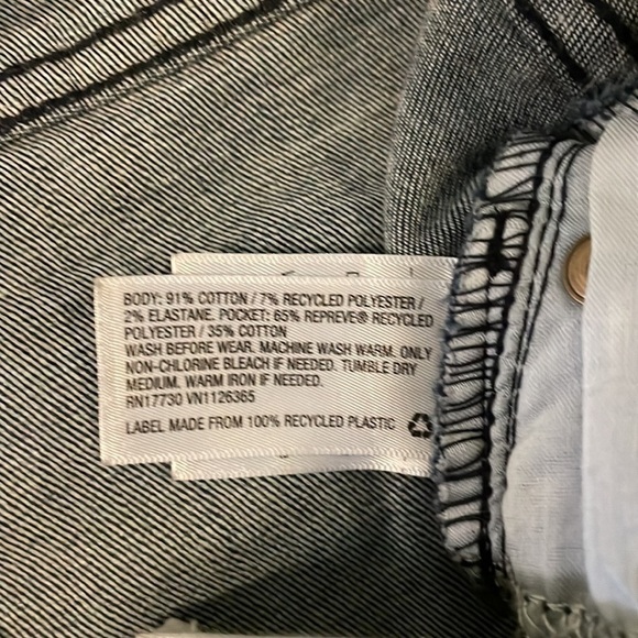 Universal Thread Denim Shorts - Picture 4 of 5